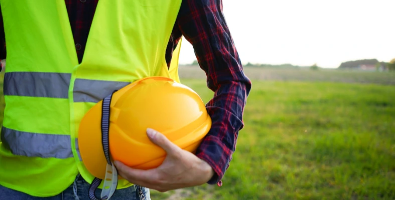 Workers with a hard hat 