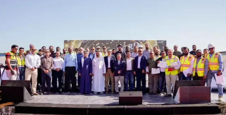  Engineer Abdulla Saeed Al Shamsi and workers from Jubail Island celebrating the commemoration of 12 million man hours without an LTI.