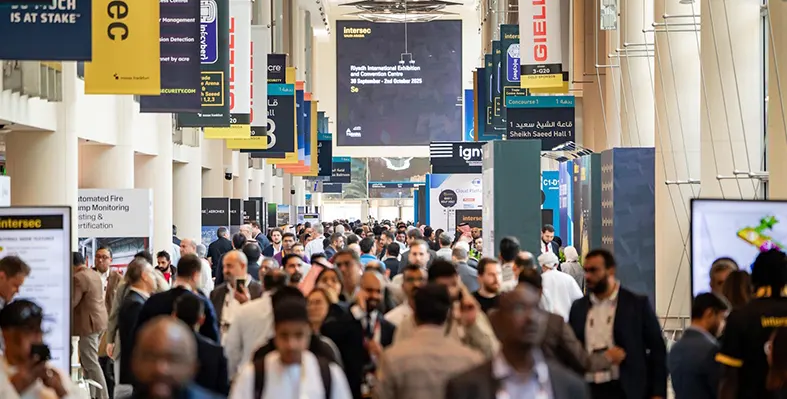 crowded_exhibition-floor_at_Intersec