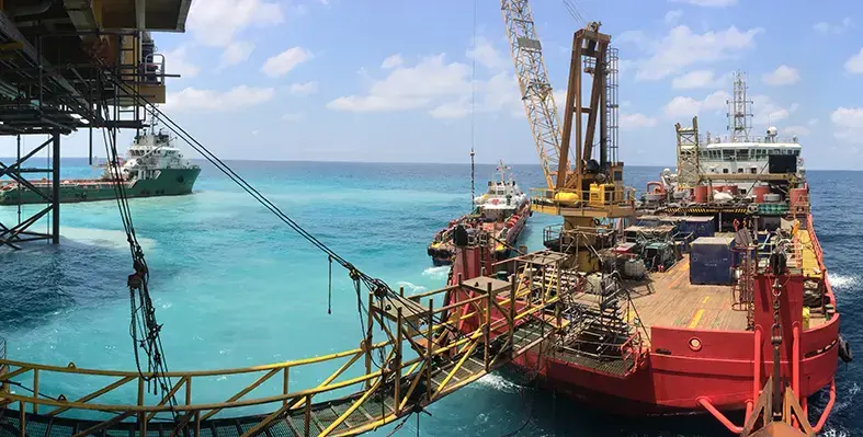 Accommodation_work_vessel_connects_to_platform_via_gangway