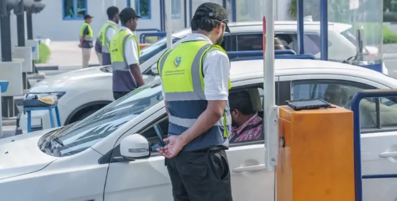 an_inspector_checking_a_vehicle
