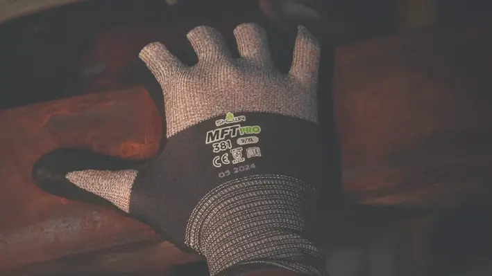 a_hand_glove_by_showa