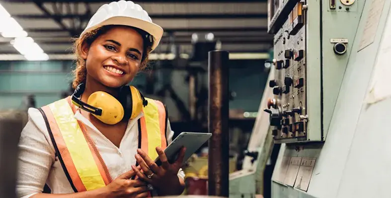 female_engineer_in_hard_hat_with_ipad