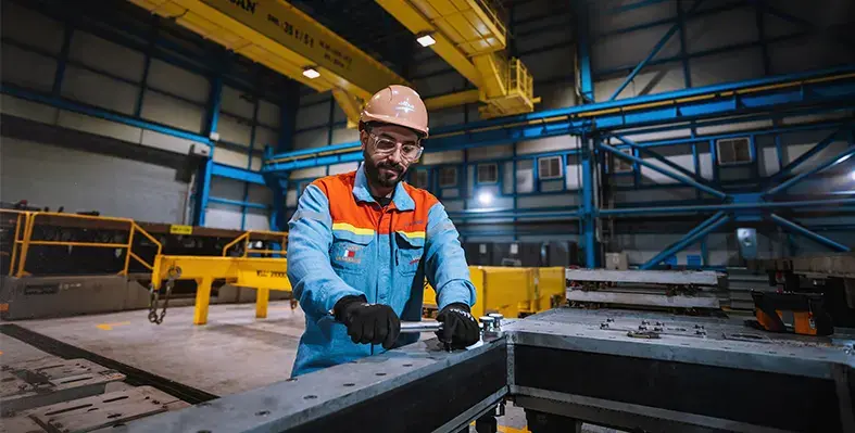  Alba_employee_in_workshop