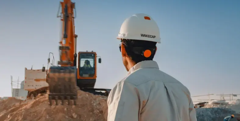 A_man_at_a_construction_site 