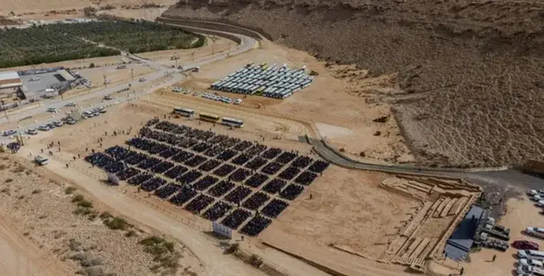 Diriyah Company has set a new Guinness World Record for the largest construction safety lesson, with the participation of 2,864 workers in Diriyah’s Wadi Safar development. Image Courtesy: Diriyah Company