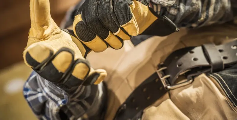 ESD_gloves_aid_in_safety