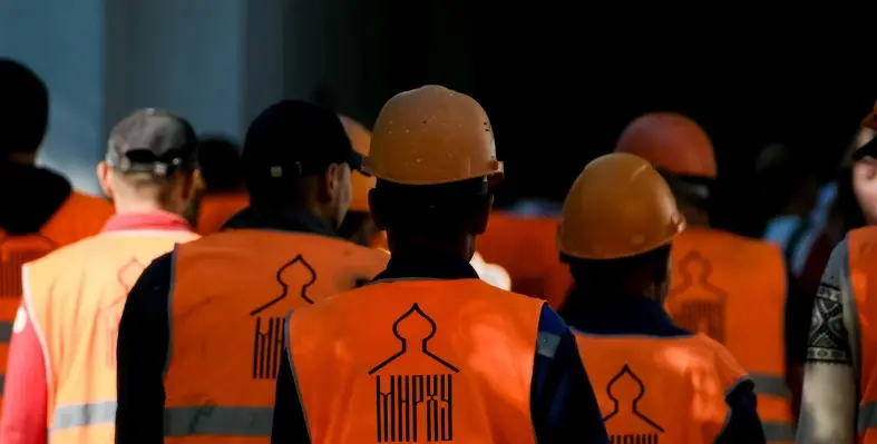 construction_workers_at_construction_site