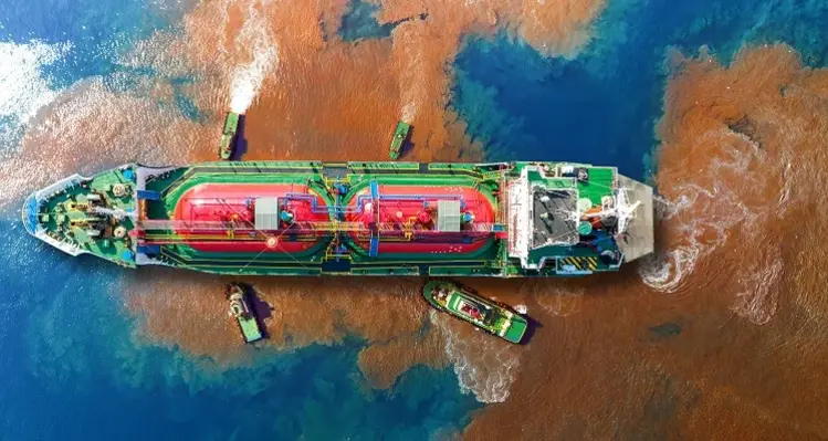 tanker_and_oil_spill