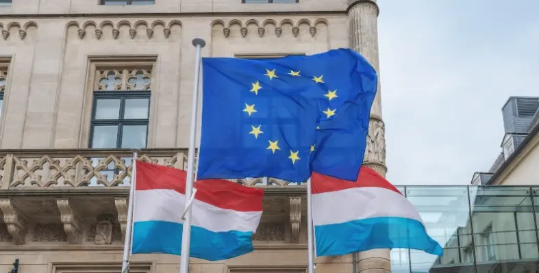 The_Luxembourg_and_EU_flags